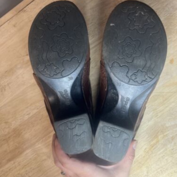 Dansko Womens Brown Floral Embossed Textured Leather Nursing Clogs Size 39 - Picture 7 of 7